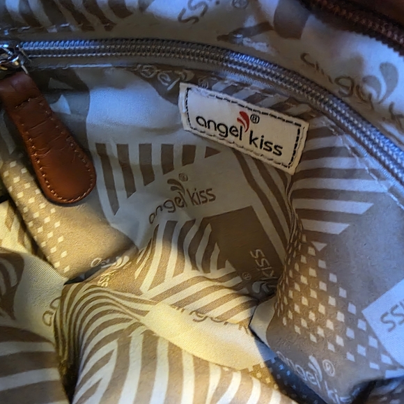Angel Kiss Brown Handbag - Picture 11 of 12